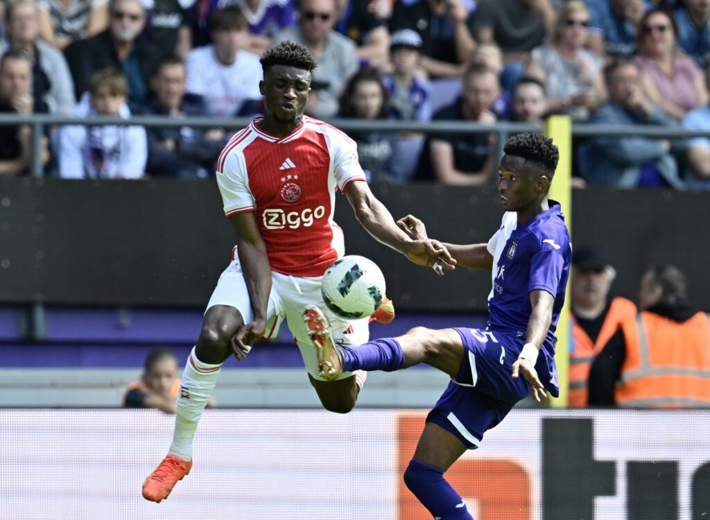 Mohammed Kudus playing for Ajax.