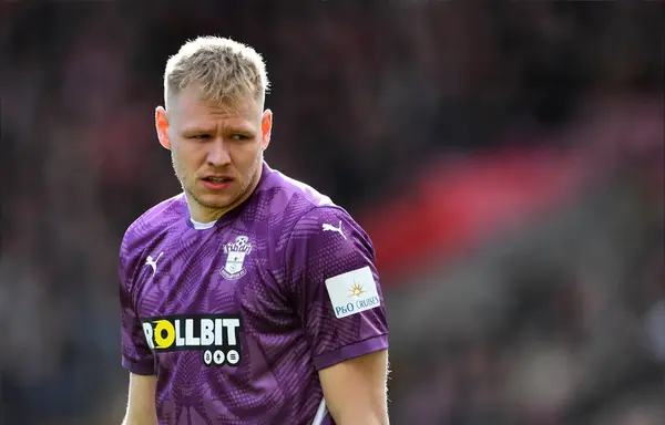 ‘Definite No’ ‘Relegation Specialist’ Fans React As West Ham Consider Swoop For Player Who Was Sold By Arsenal Last Year