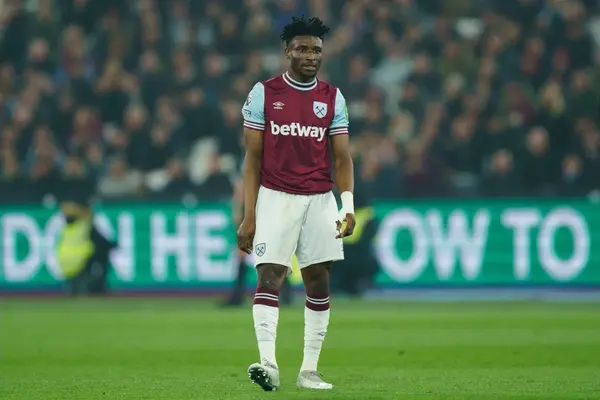 West Ham Ace Told To Stay For “Another Season” Despite Release Clause Reports