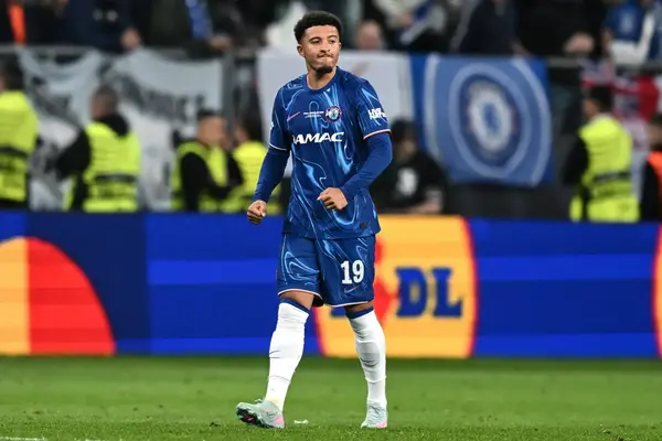 ‘Should Be All Over This’ ‘How Are We Funding His Wages?’ Fans React As West Ham Target Departing Chelsea Star