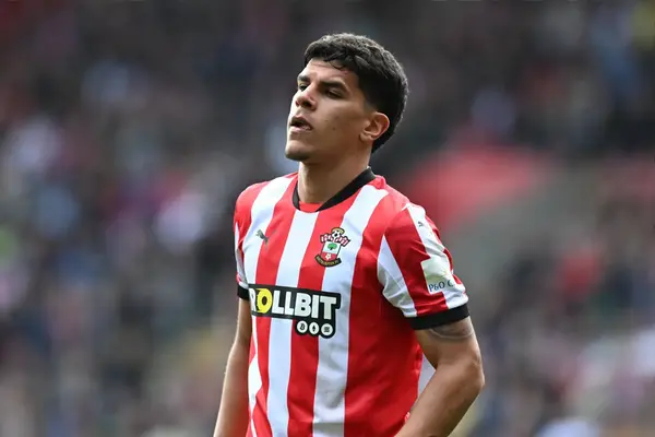 ‘Should Be A Priority’ ‘Yesss Bring’ Fans React As West Ham Plot Move For Championship Midfielder