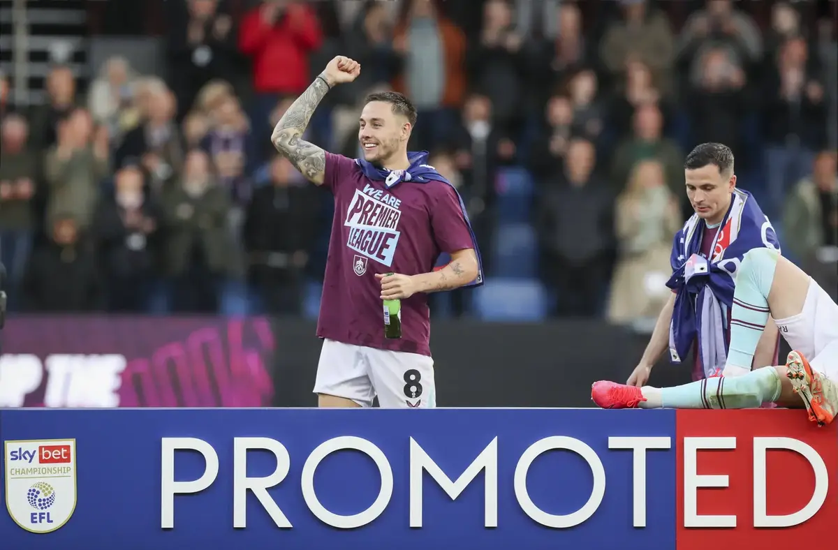 5 Free Agents That Clubs Could Sign – An Ex-Man United Star, 18 Goal Midfielder And £34M Chelsea Flop Are All Available