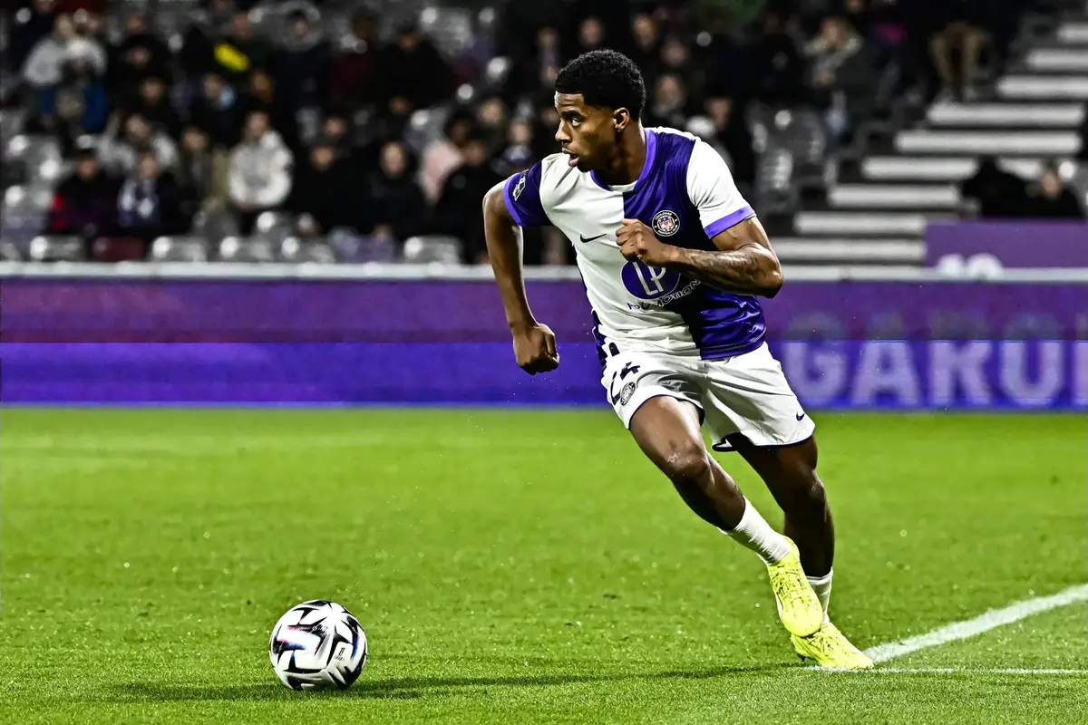 West Ham Eye Move For Charlie Cresswell’s Teammate But There’s An Issue