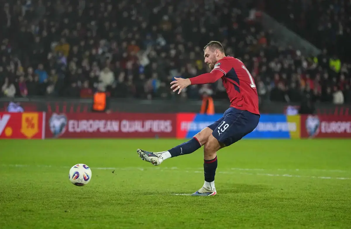 West Ham Line Up Move For 31 Year Old Striker With 132 Career Goals