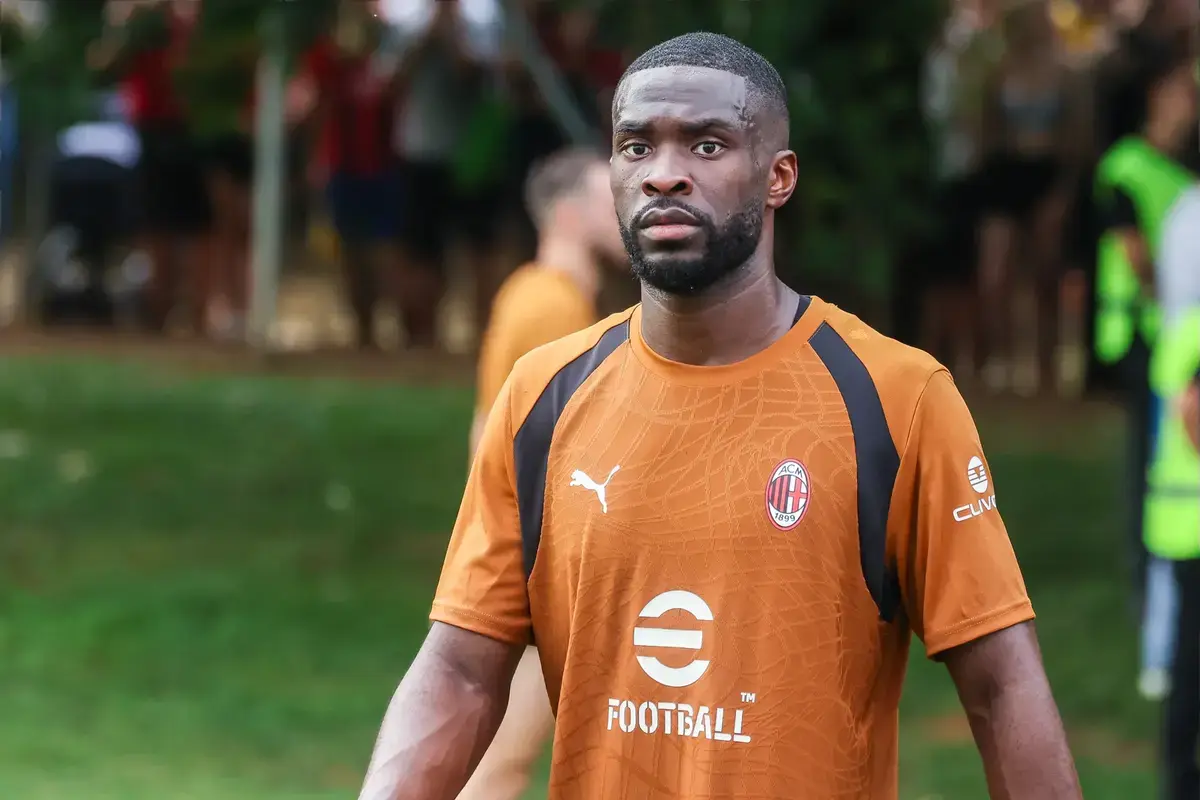West Ham Line Up Surprise Move For Ex-Chelsea Defender Who Is “Keen On A Return To London”